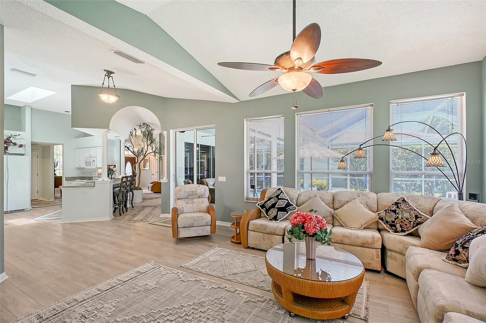 8924 HUNTINGTON POINTE DR