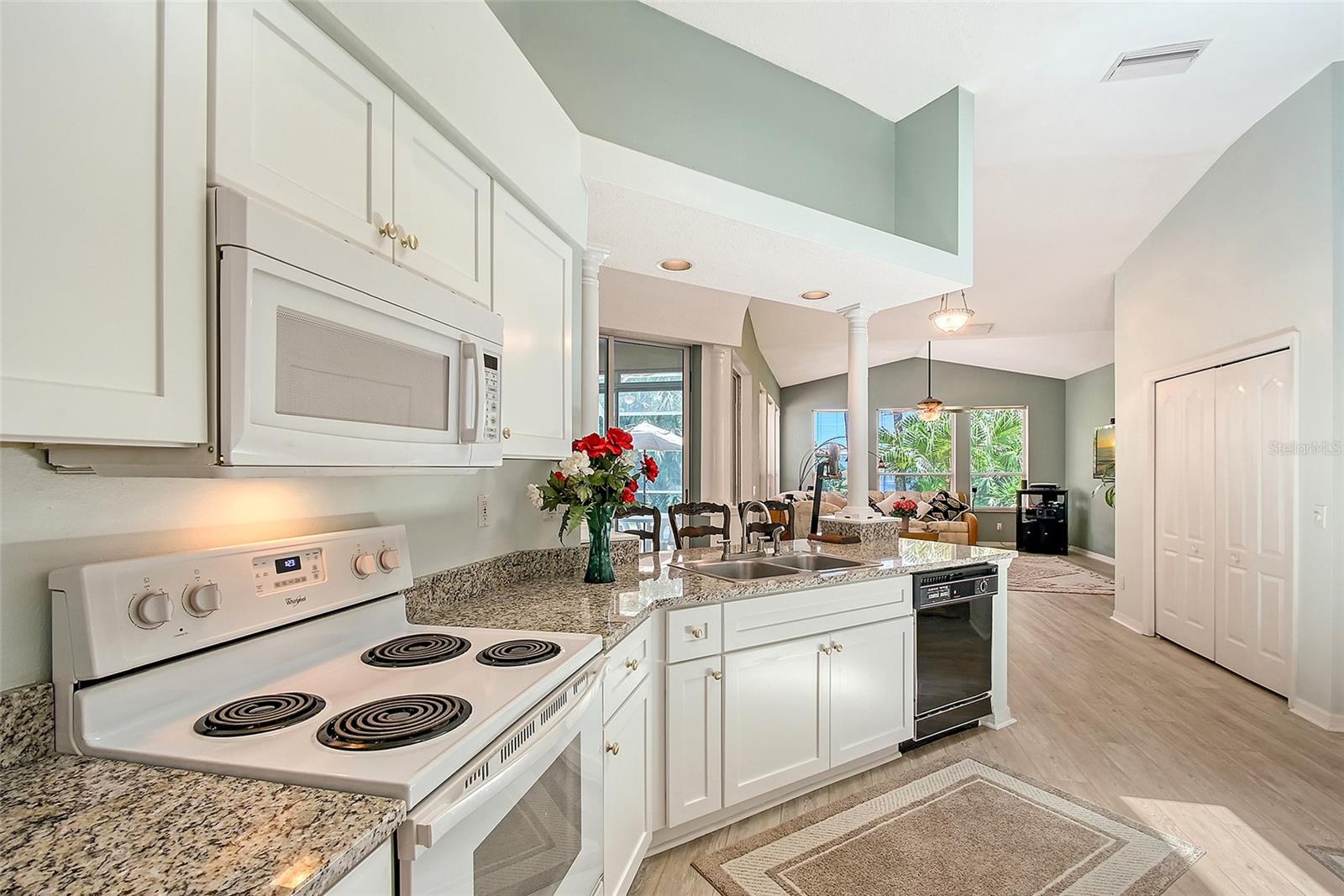 8924 HUNTINGTON POINTE DR