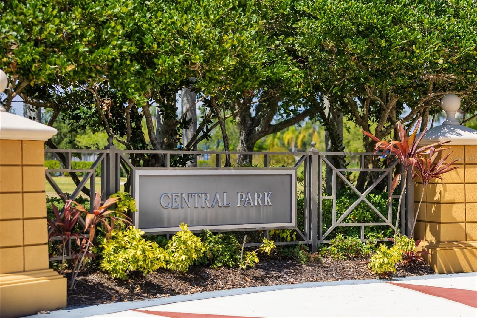 12153 FOREST PARK CIR