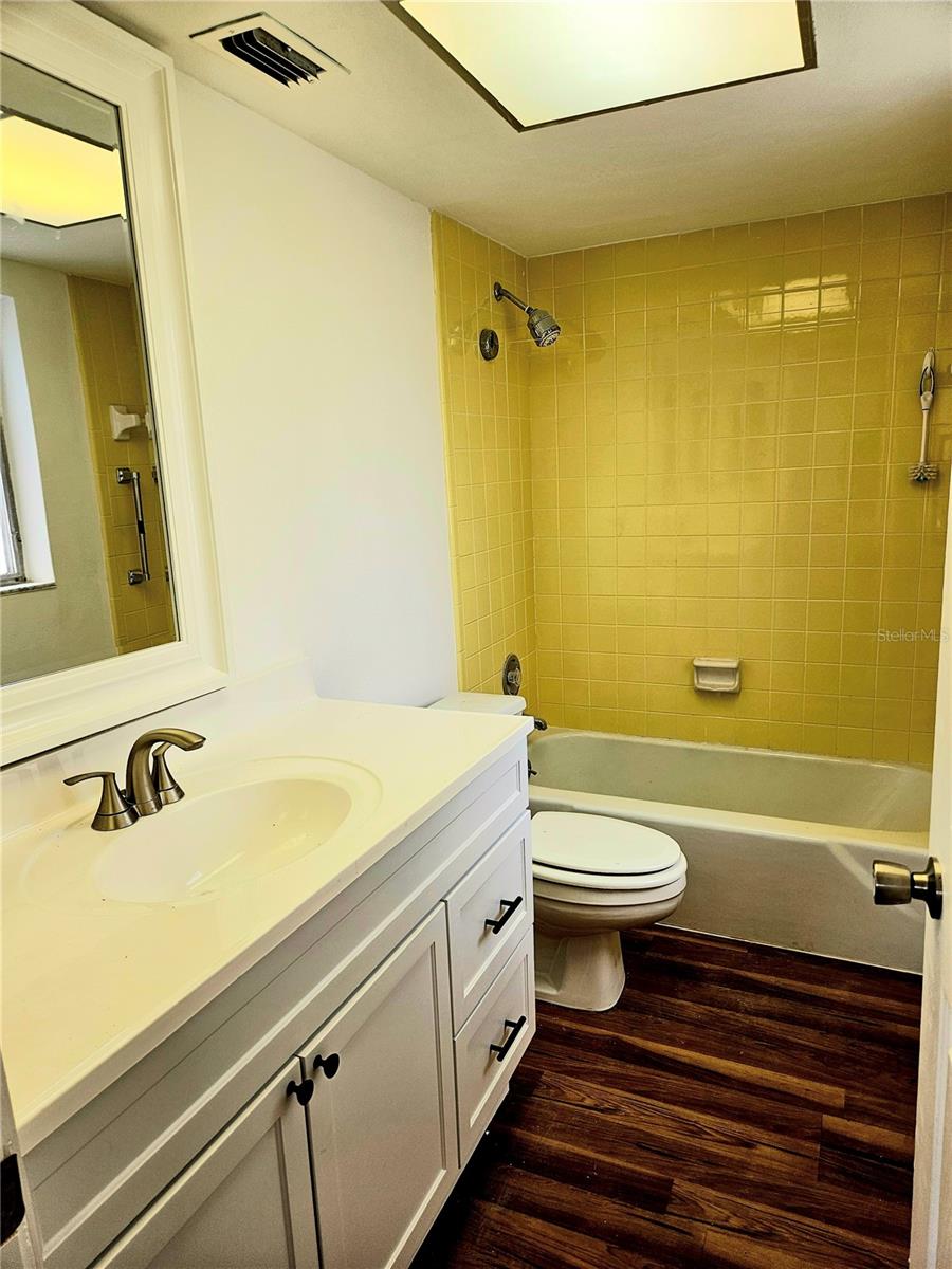 179 VISTA HERMOSA CIR #17B