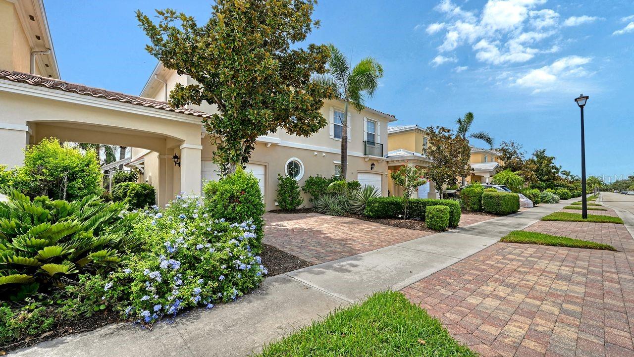 1531 BURGOS DR