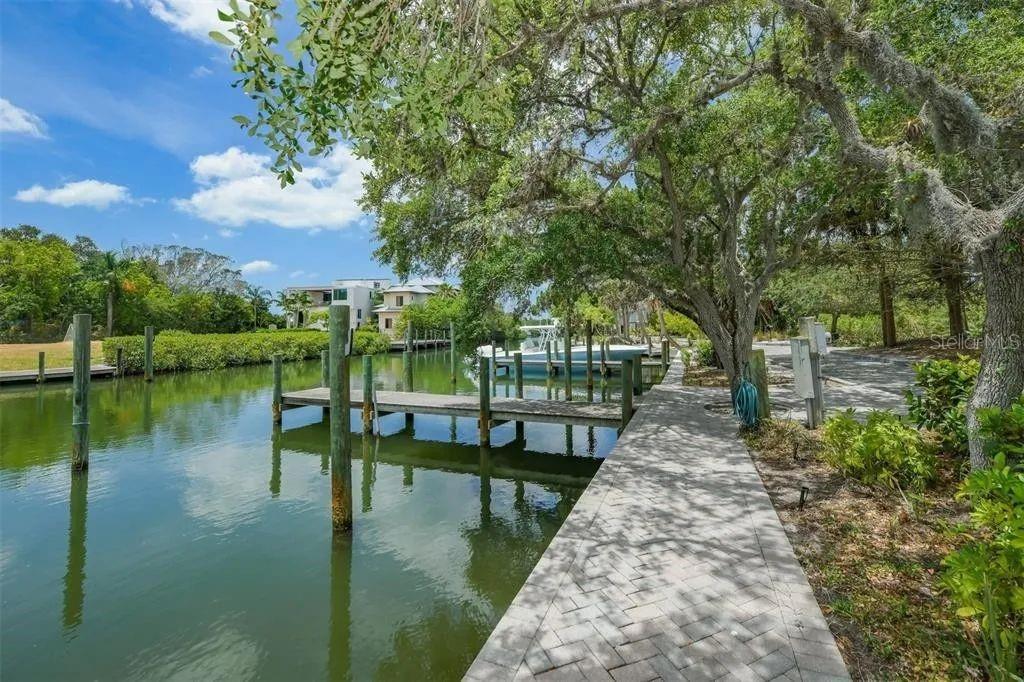 1450 REBECCA LN