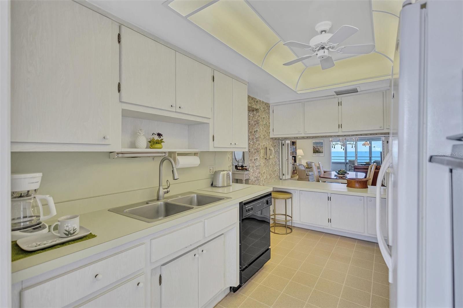 6140 MIDNIGHT PASS RD #601