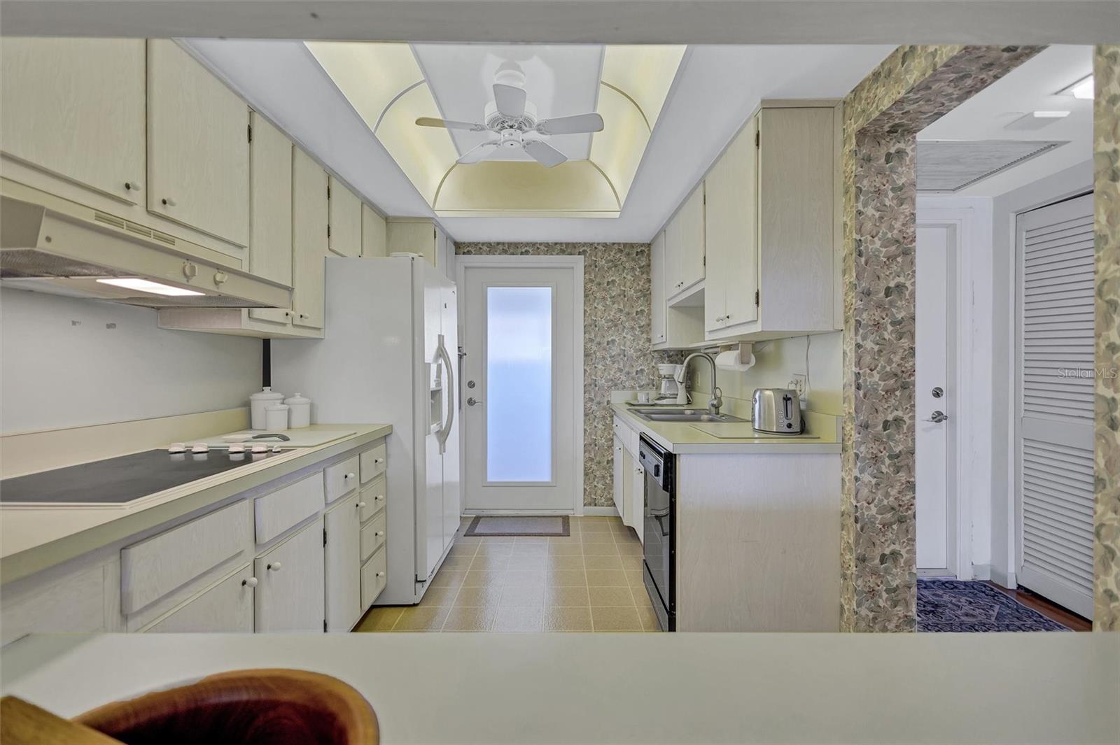 6140 MIDNIGHT PASS RD #601