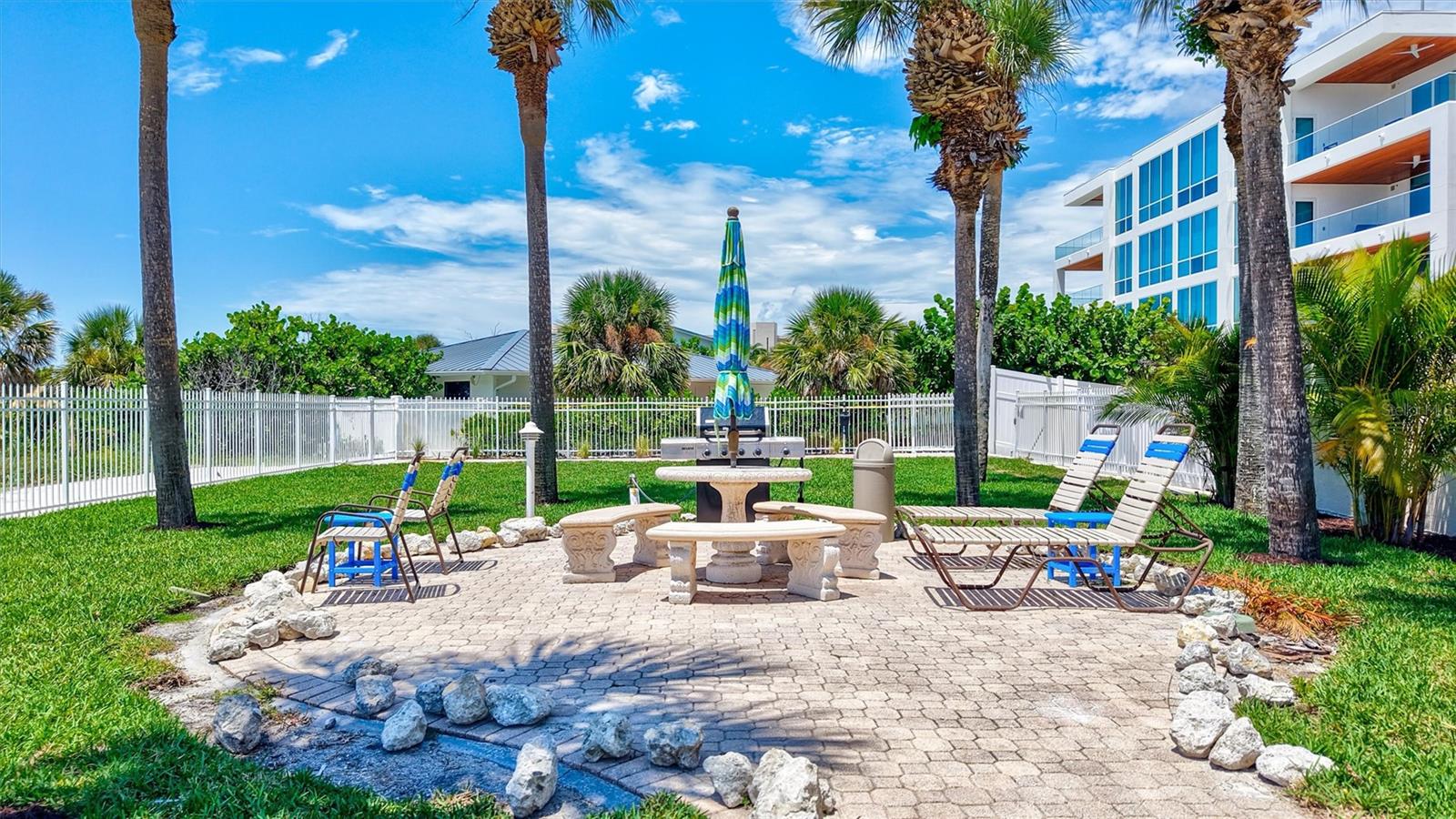 6140 MIDNIGHT PASS RD #601