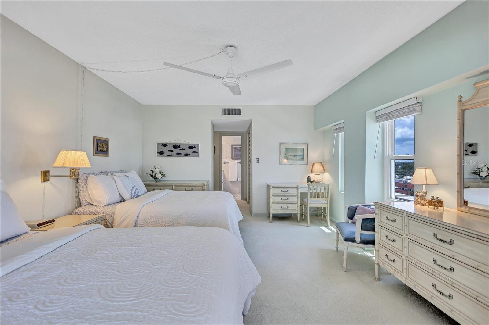 6140 MIDNIGHT PASS RD #601