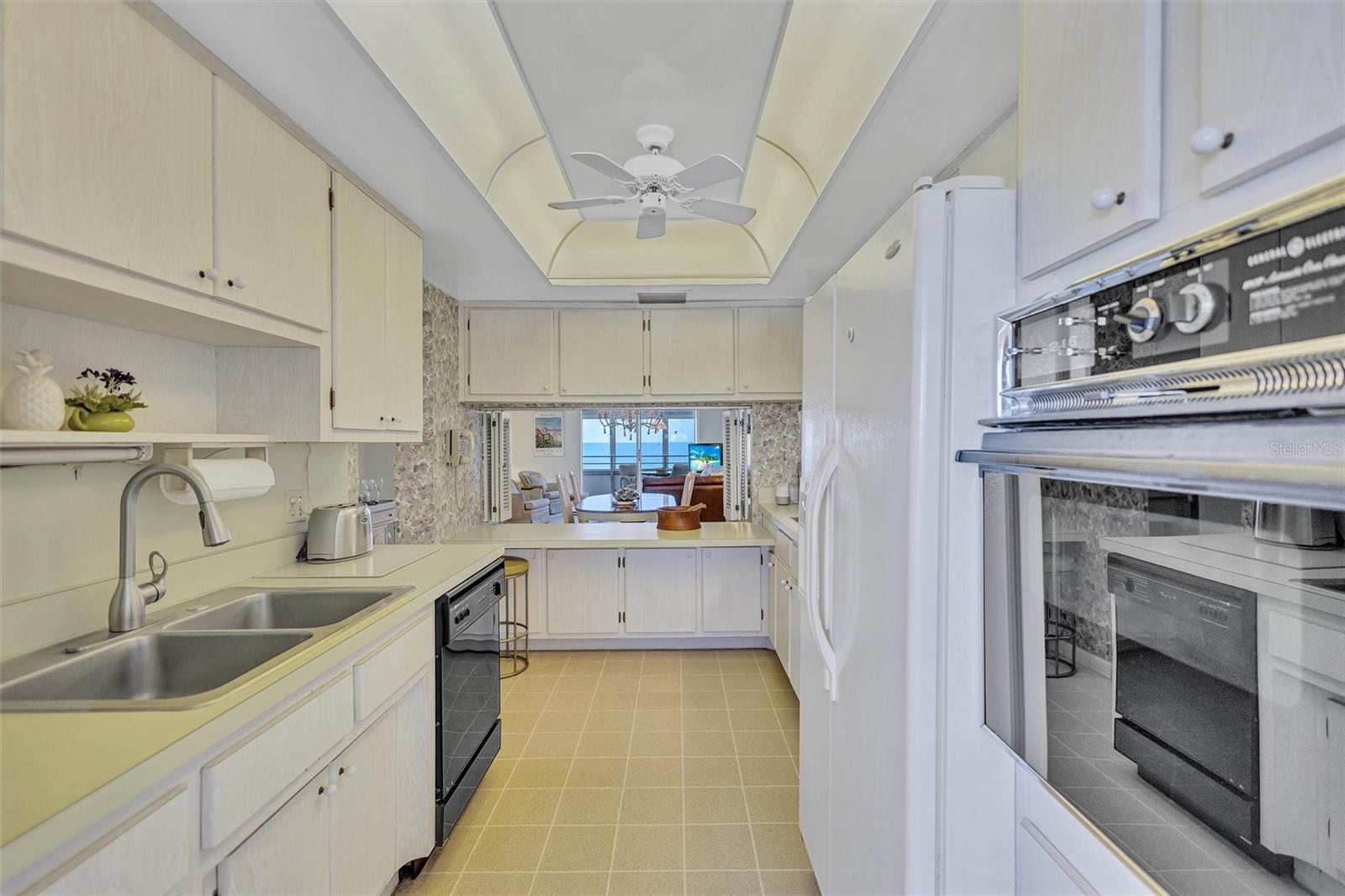 6140 MIDNIGHT PASS RD #601