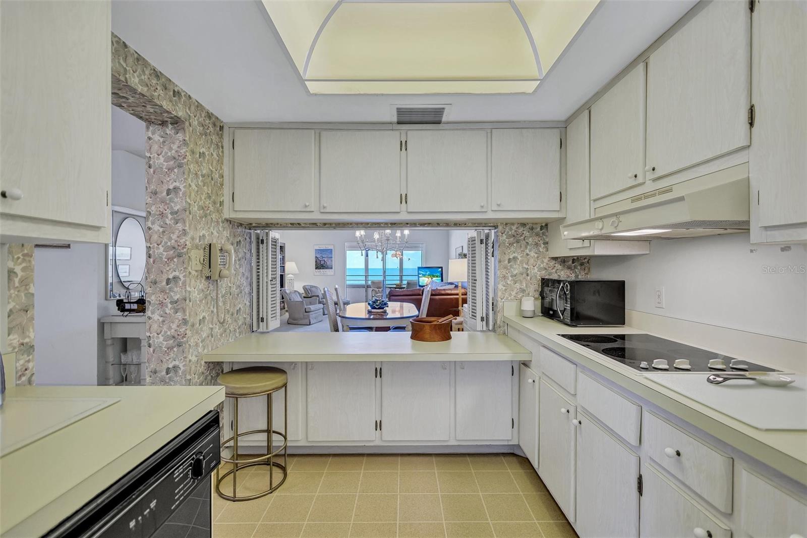 6140 MIDNIGHT PASS RD #601