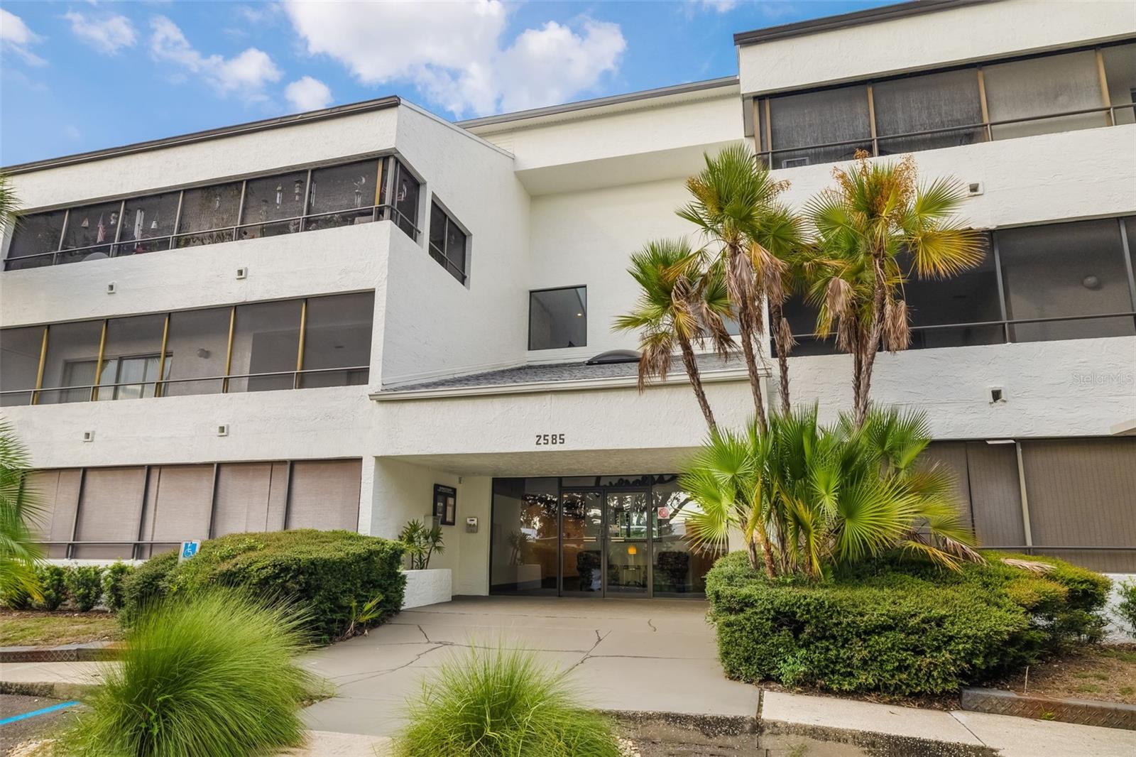 2585 COUNTRYSIDE BLVD #4302