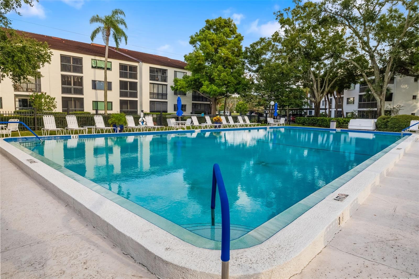 2585 COUNTRYSIDE BLVD #4302