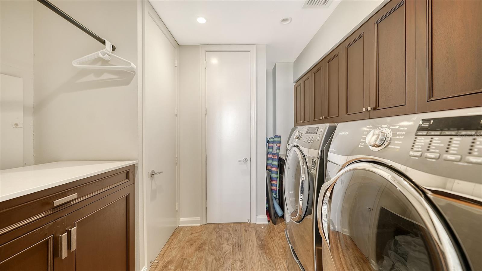 435 L AMBIANCE DR #L707