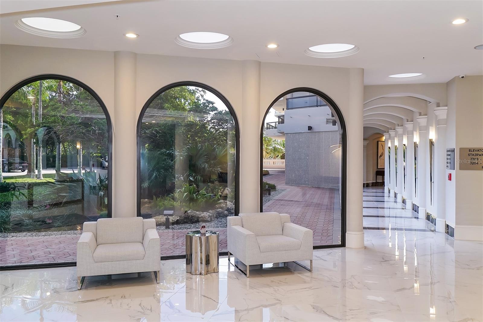 435 L AMBIANCE DR #L707