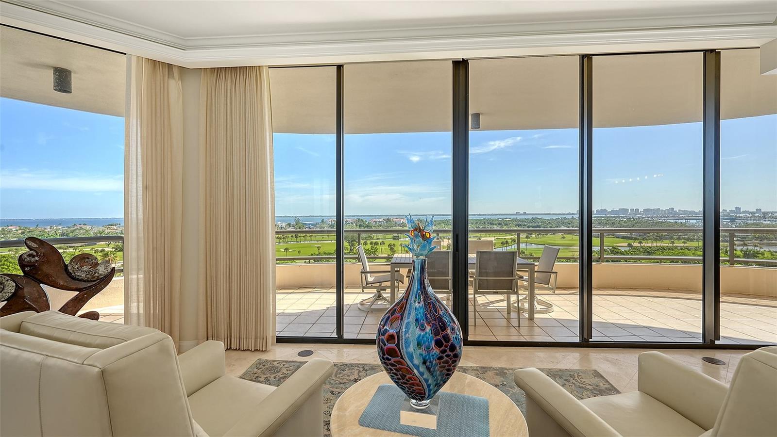 435 L AMBIANCE DR #L707