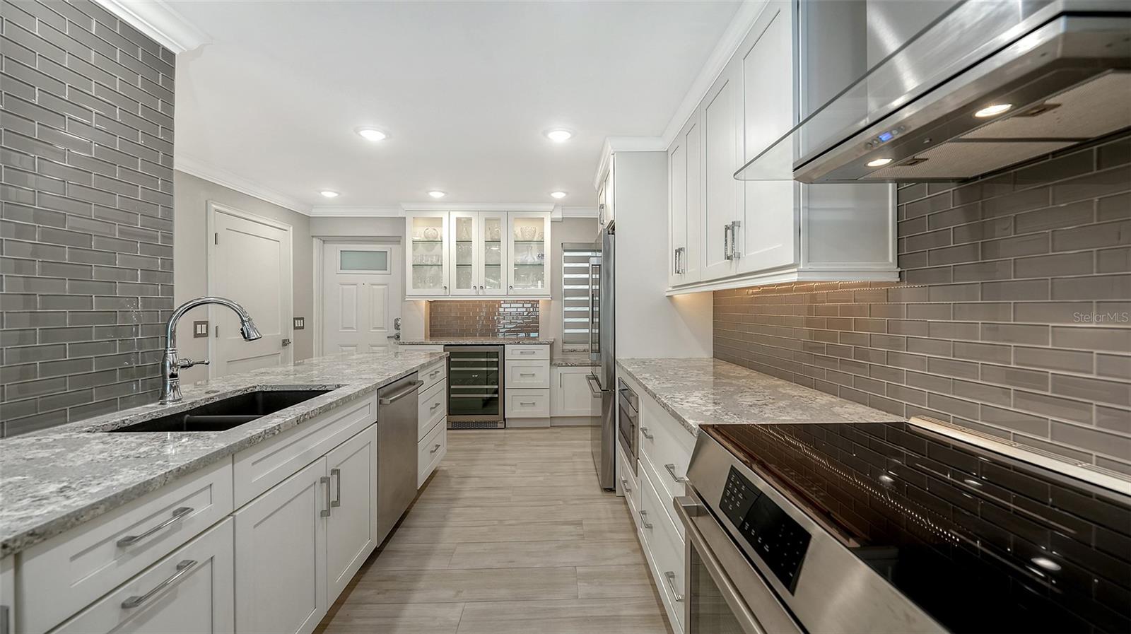 19 WHISPERING SANDS DR #1105