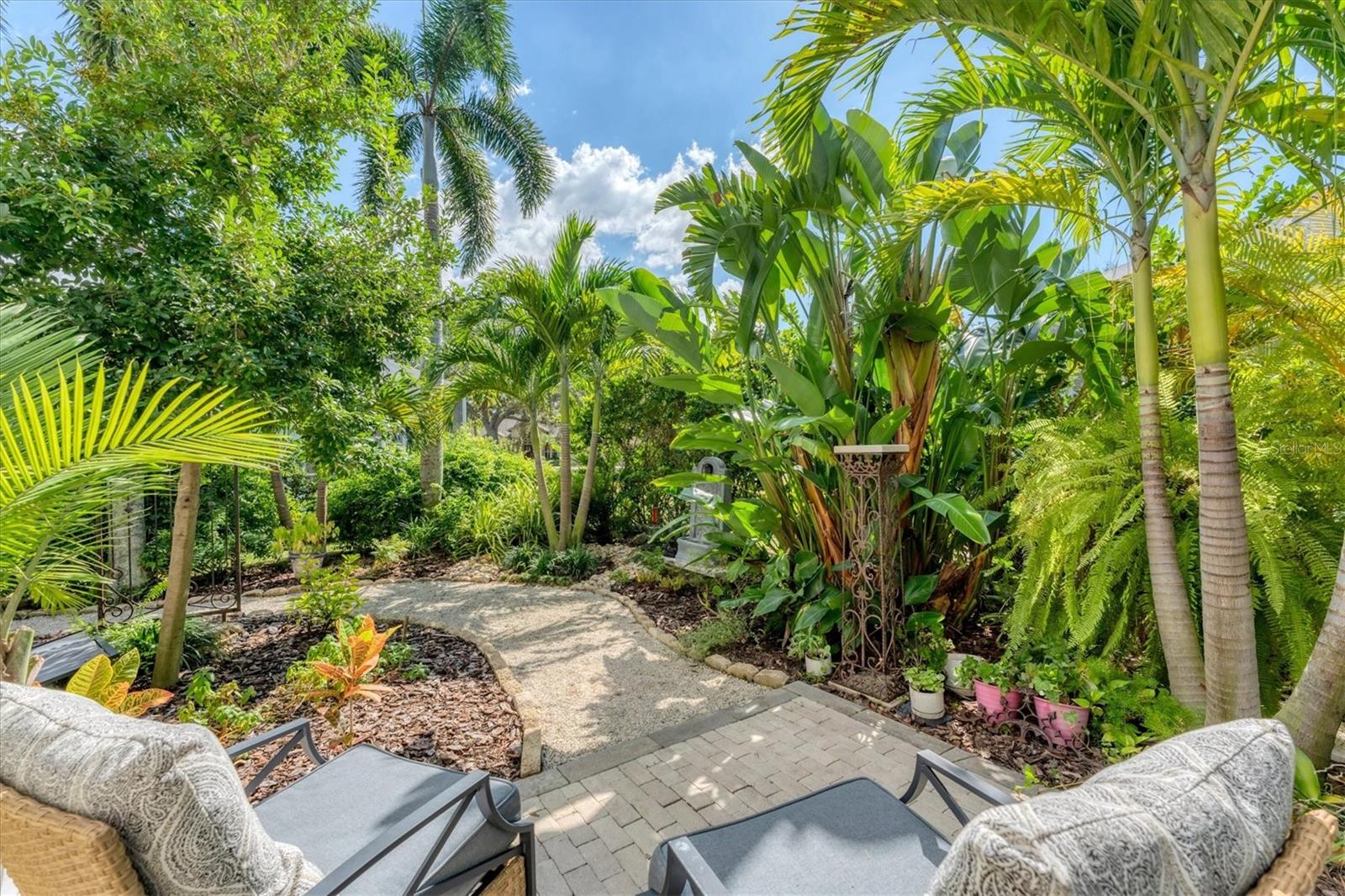 6102 SONESTA CT
