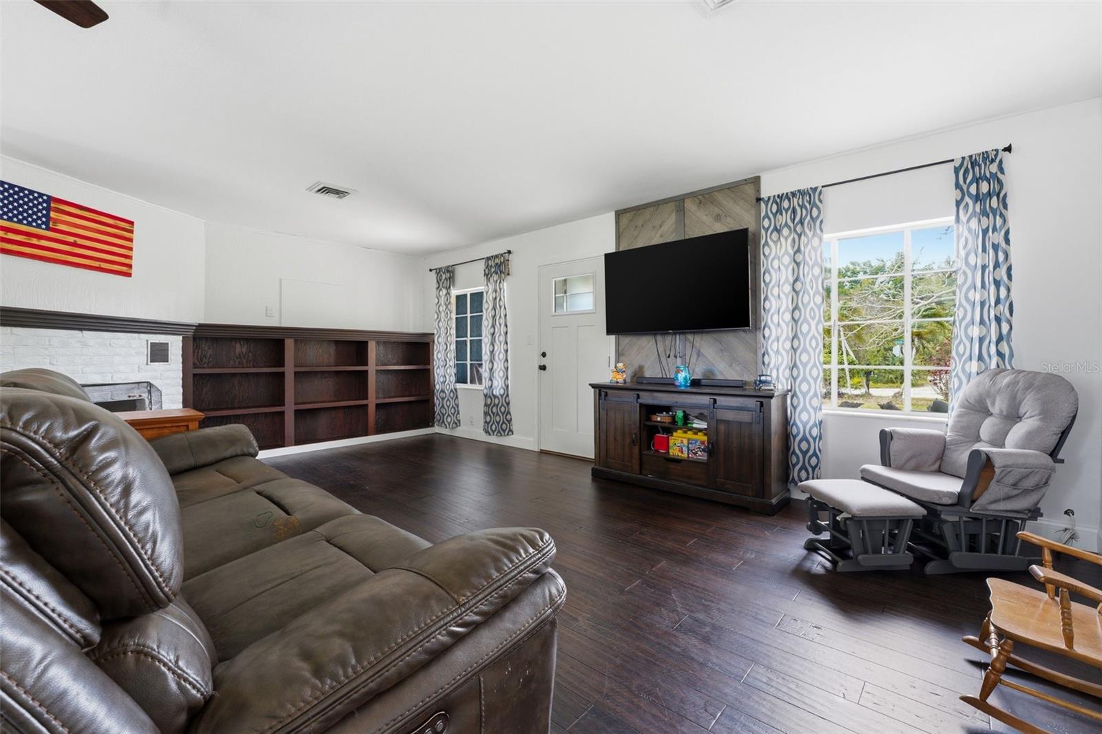 418 EDWARDS DR