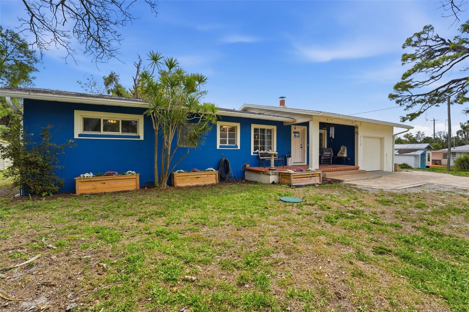 418 EDWARDS DR