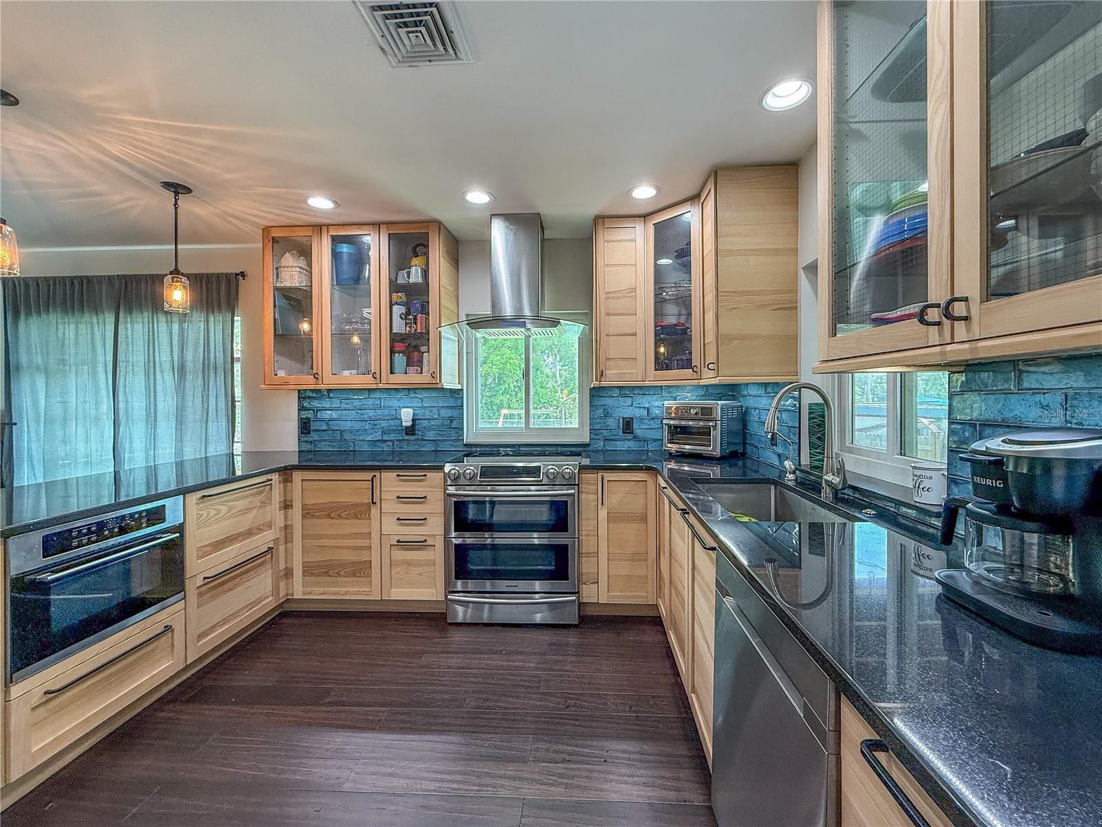 418 EDWARDS DR