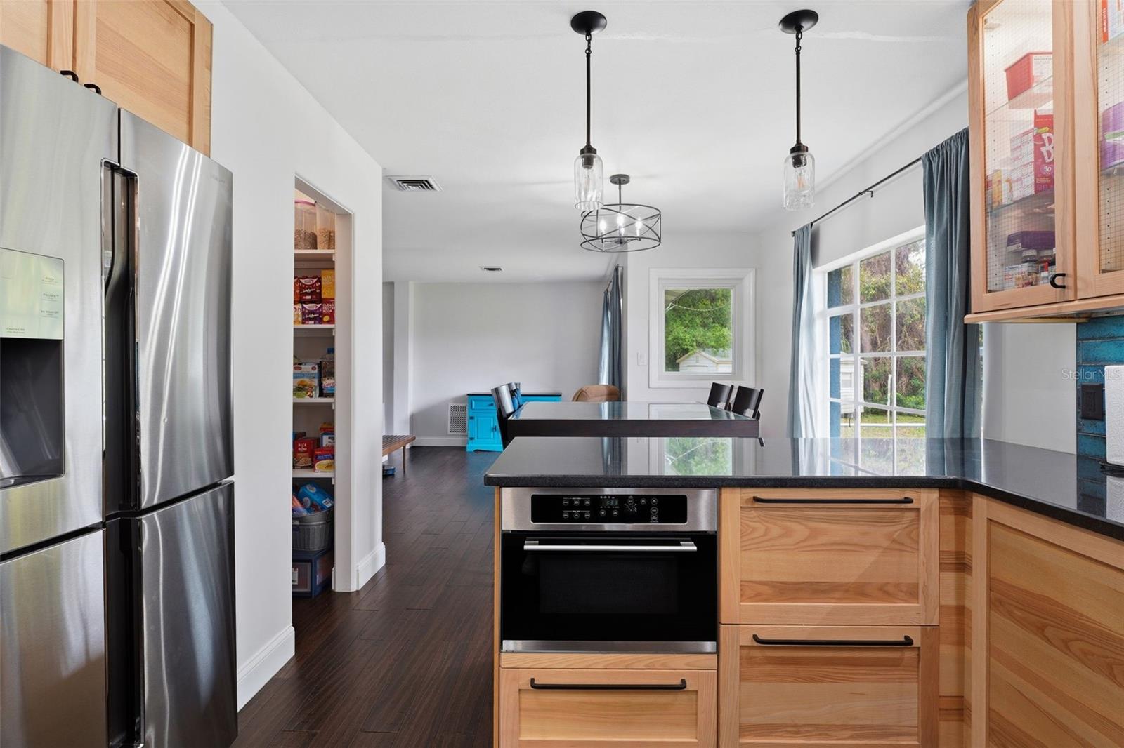 418 EDWARDS DR