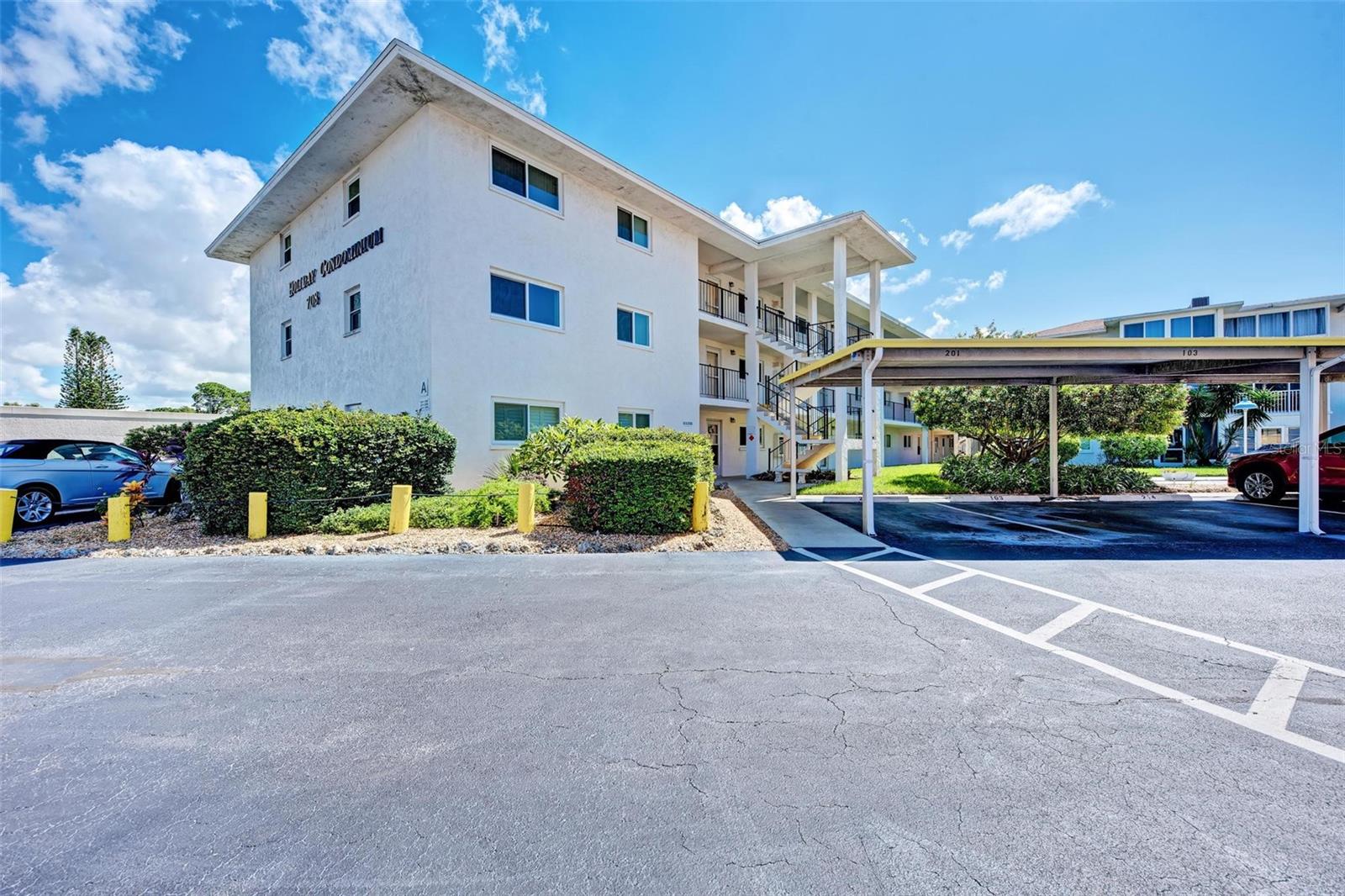 708 TAMIAMI TRL S #201