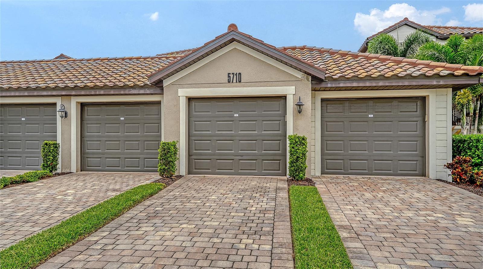 5710 PALMER CIR #103