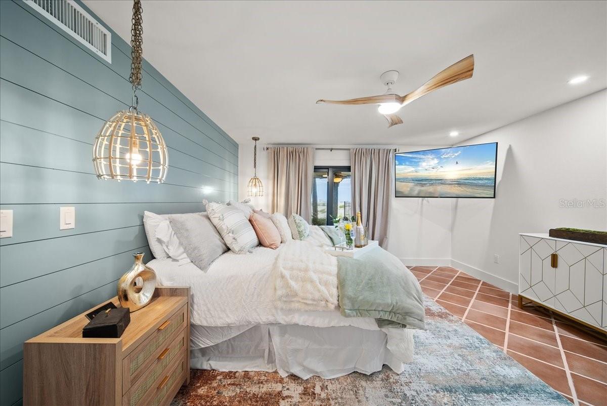 718 GOLDEN BEACH BLVD #1