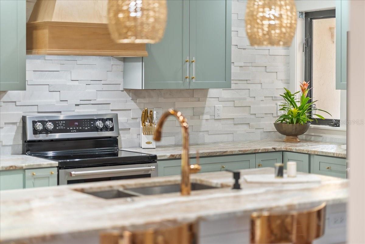 718 GOLDEN BEACH BLVD #1