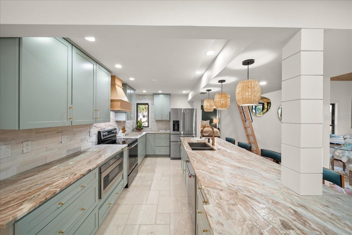 718 GOLDEN BEACH BLVD #1