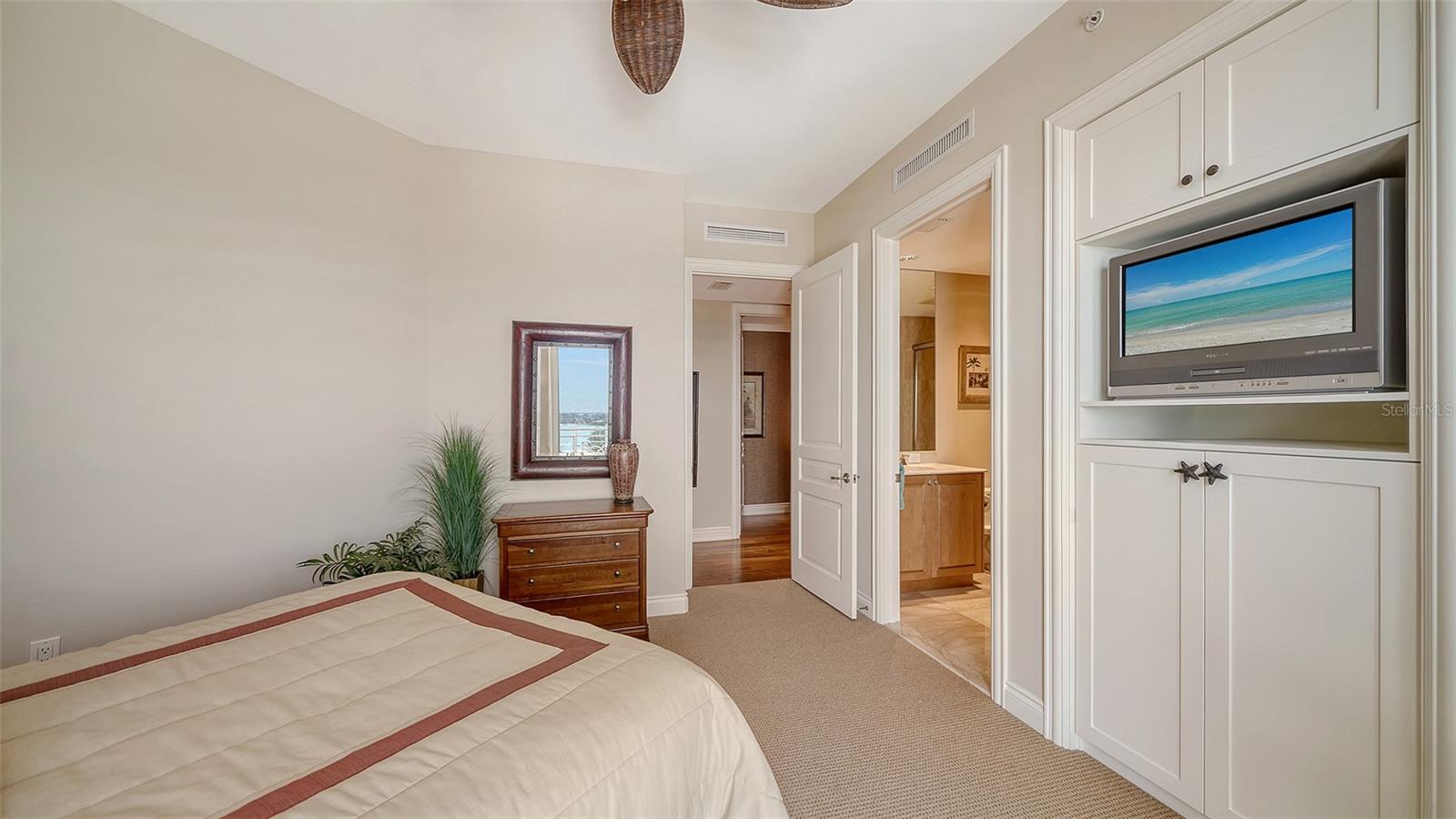 2050 BENJAMIN FRANKLIN DR #A1001