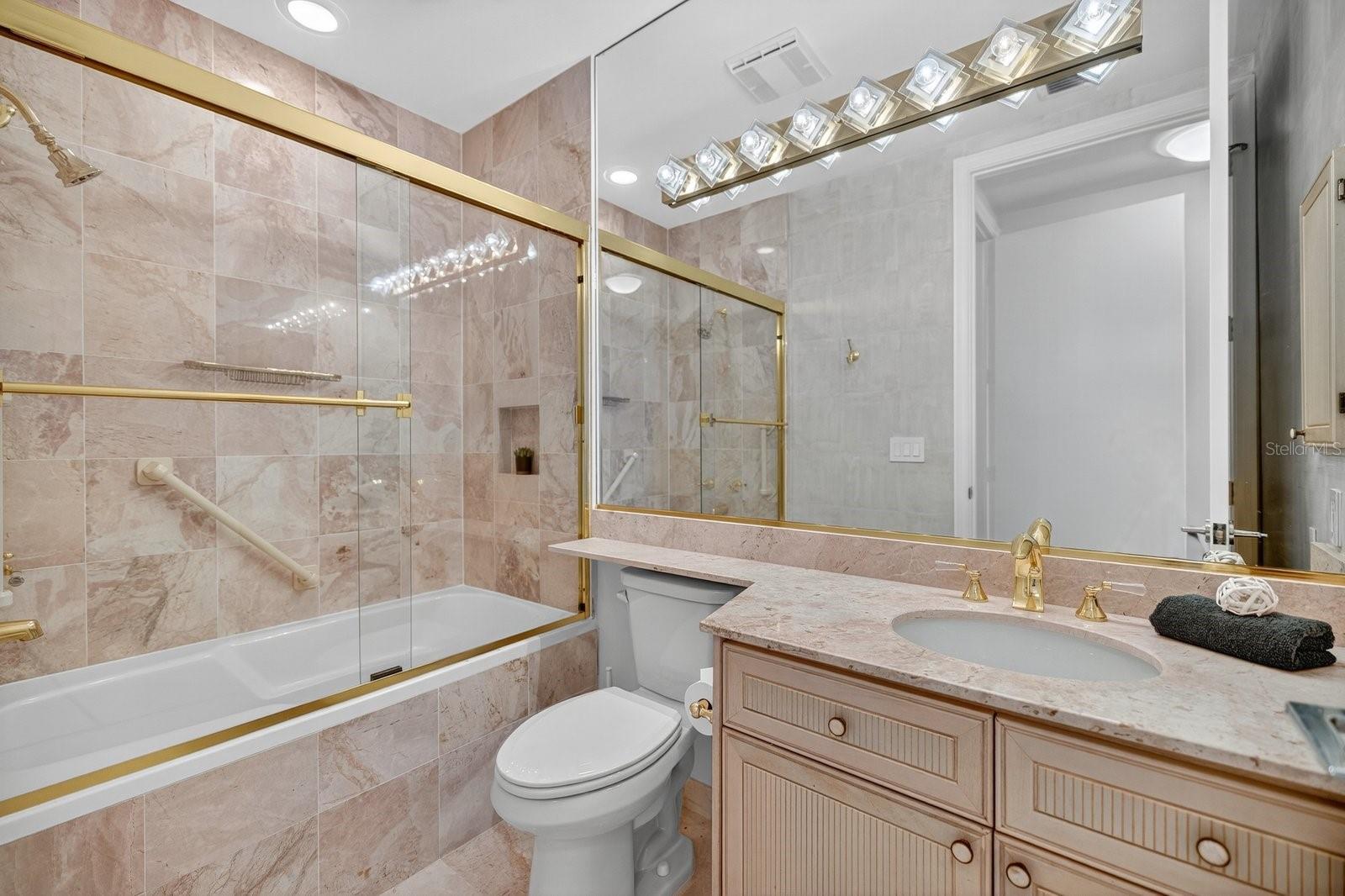 415 L AMBIANCE DR #C403