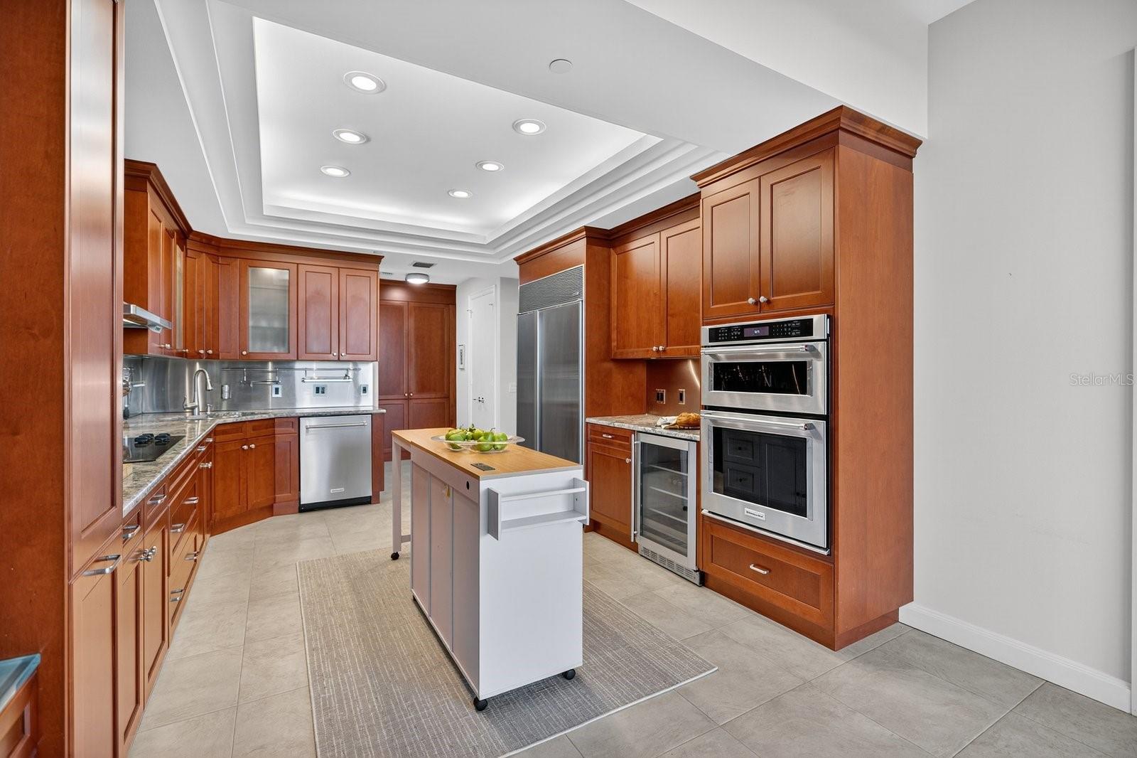 415 L AMBIANCE DR #C403