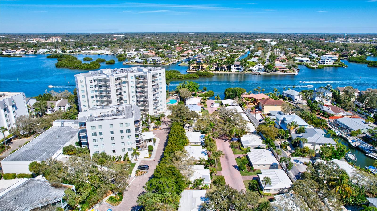 6140 MIDNIGHT PASS RD #902