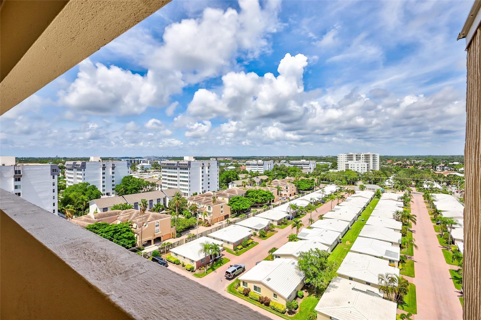 6140 MIDNIGHT PASS RD #902