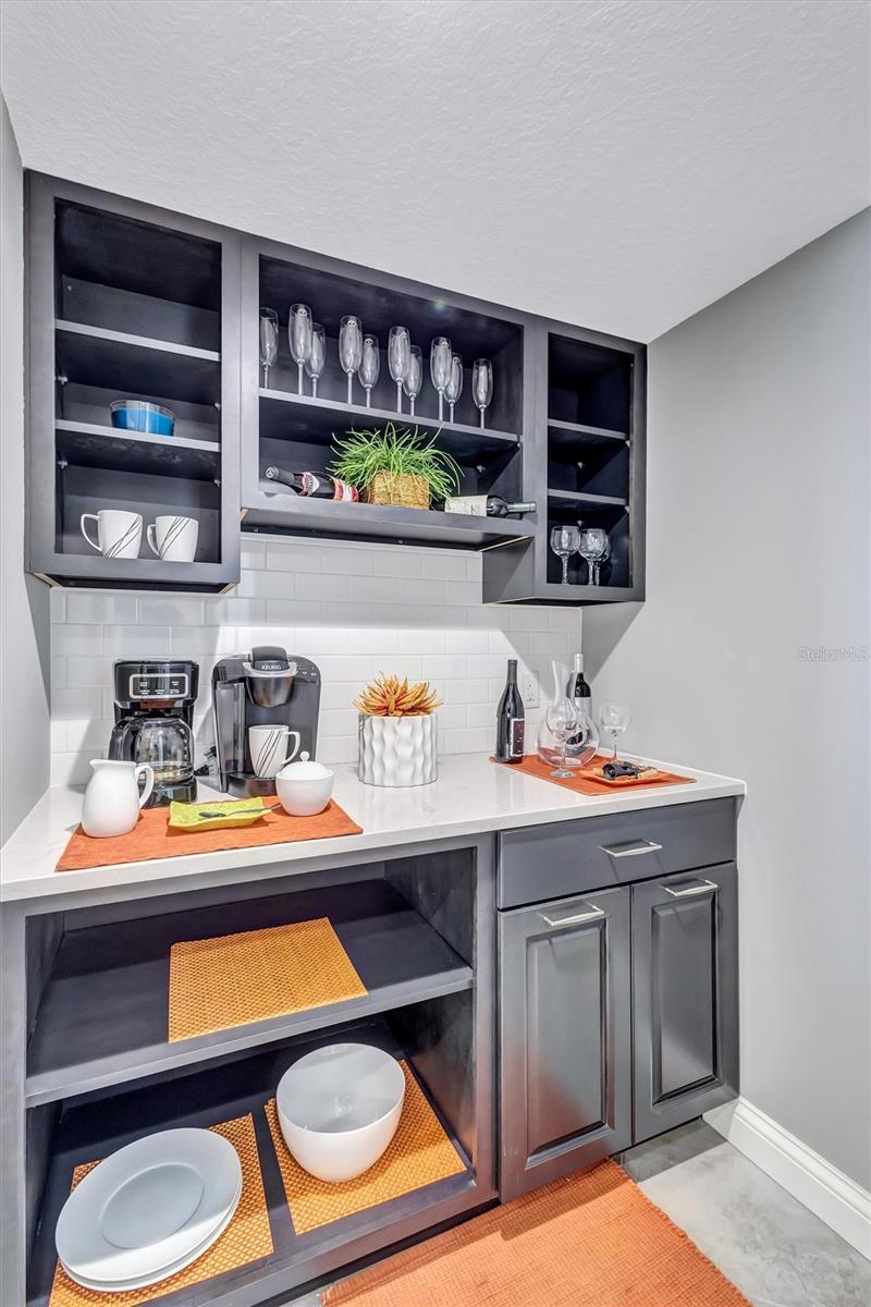 6140 MIDNIGHT PASS RD #902