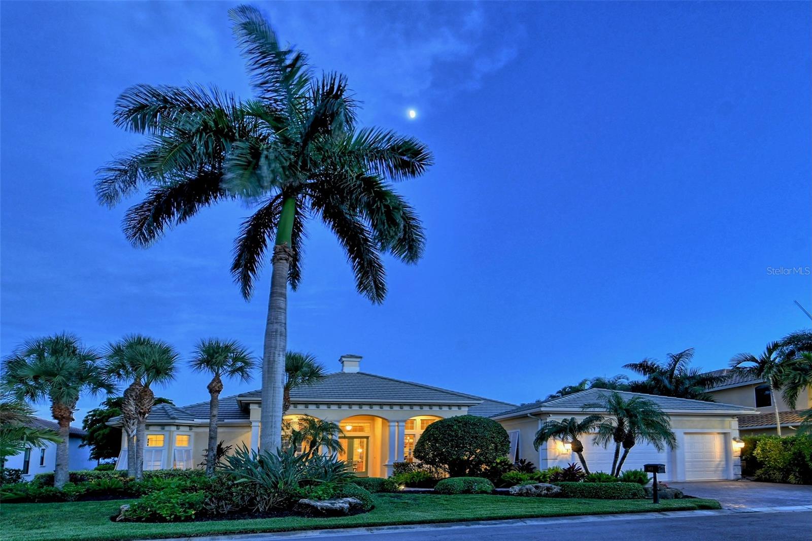 811 RIVIERA DUNES WAY