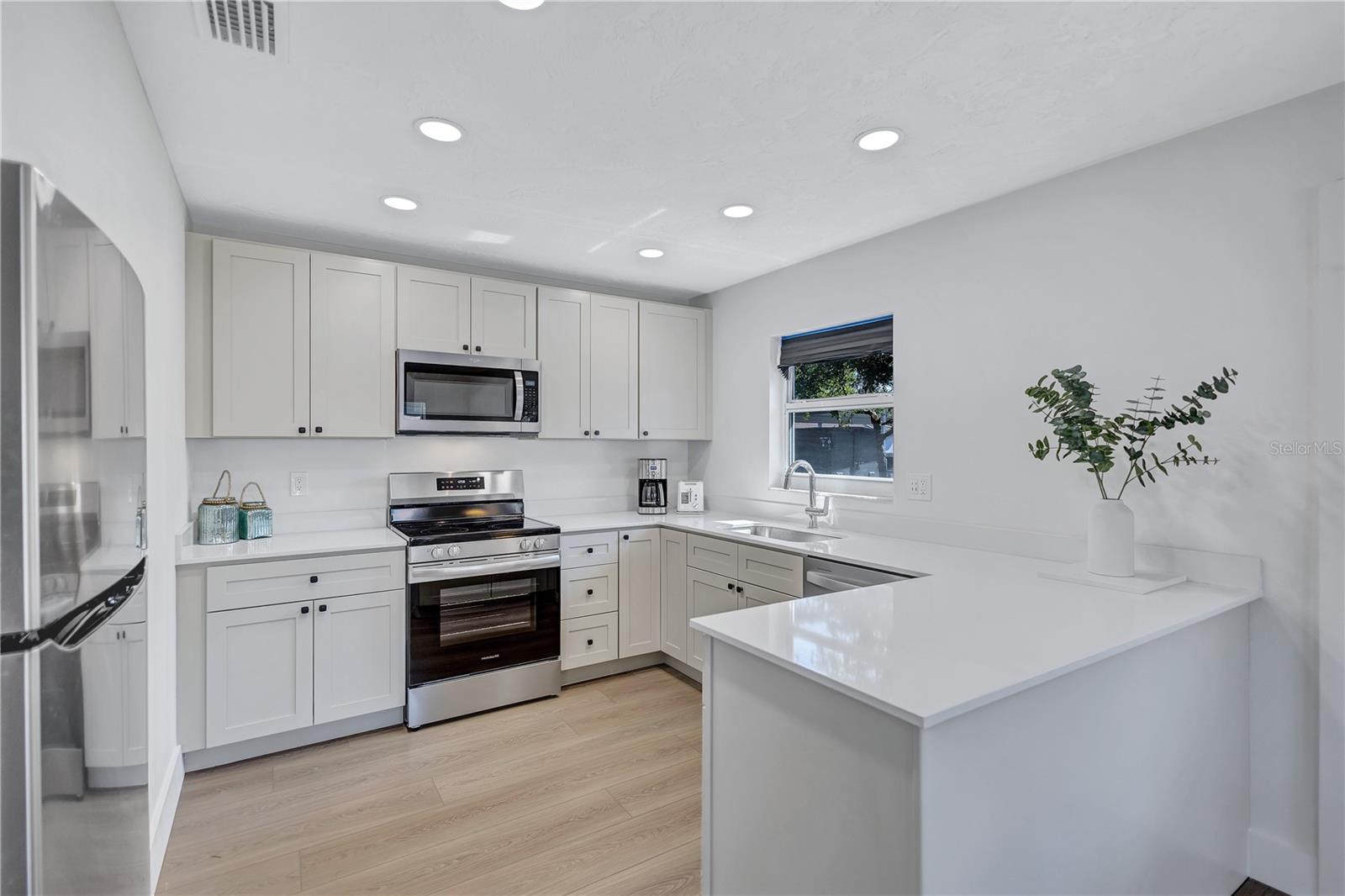 185 VISTA HERMOSA CIRCLE