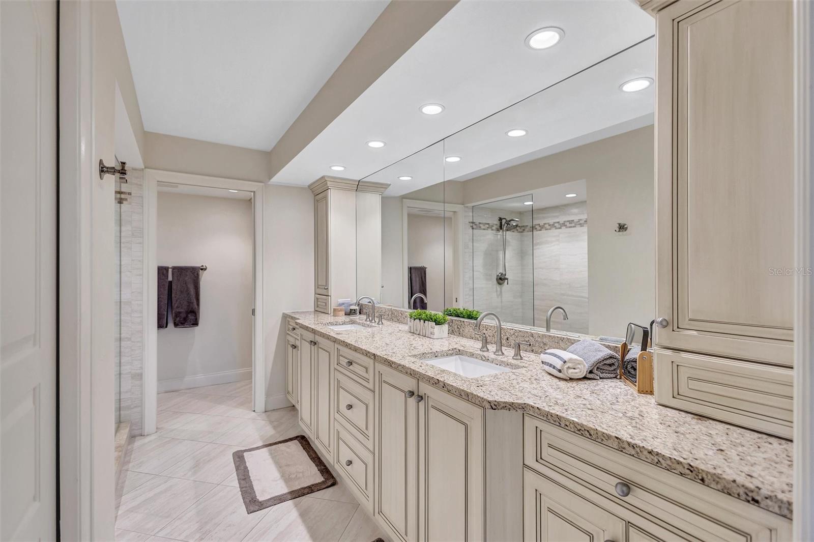 5880 MIDNIGHT PASS RD #206