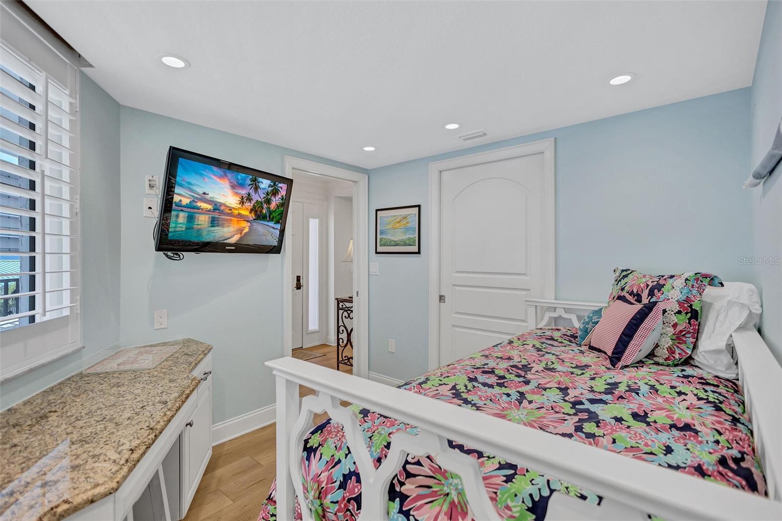 5880 MIDNIGHT PASS RD #206