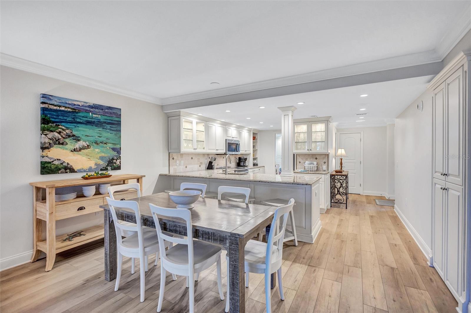 5880 MIDNIGHT PASS RD #206