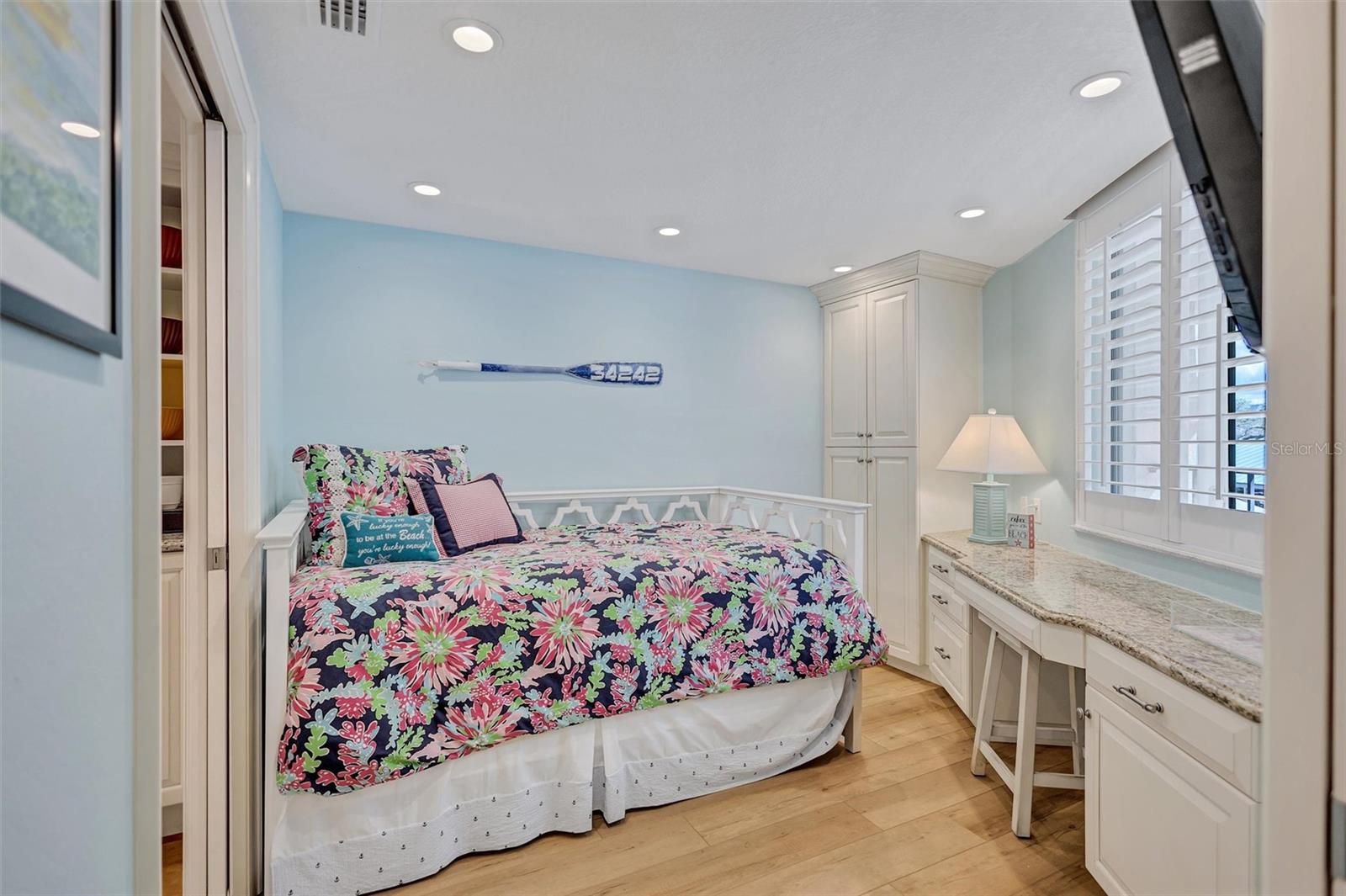 5880 MIDNIGHT PASS RD #206