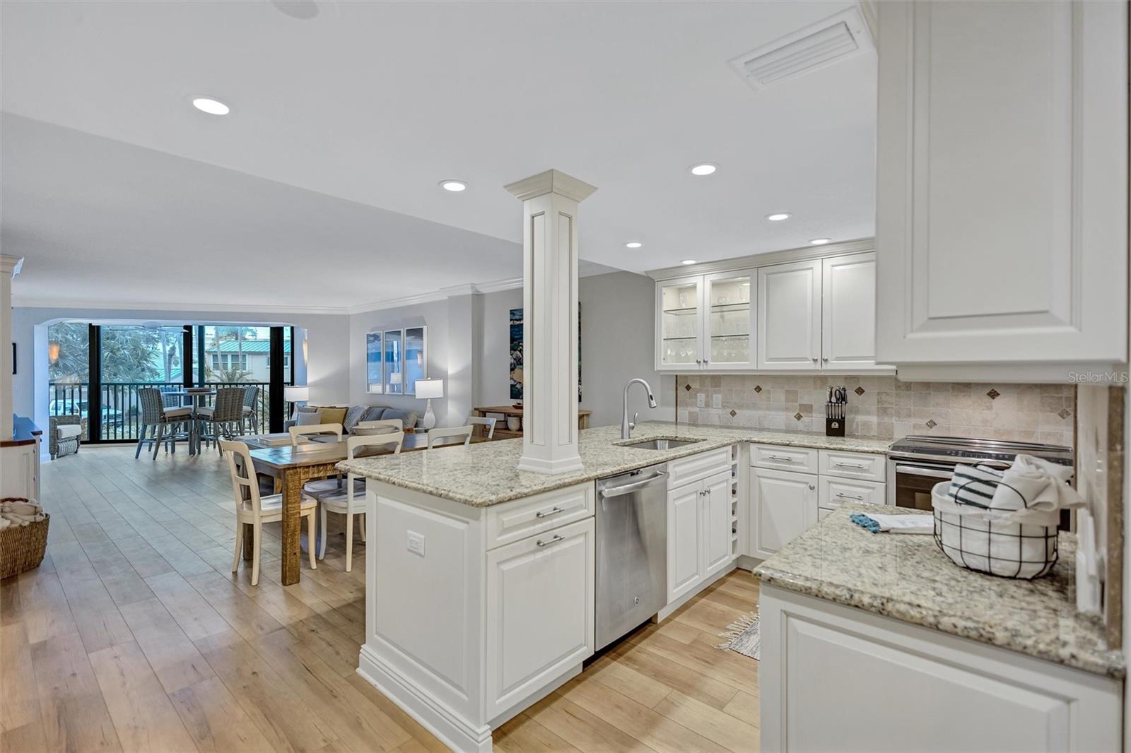 5880 MIDNIGHT PASS RD #206