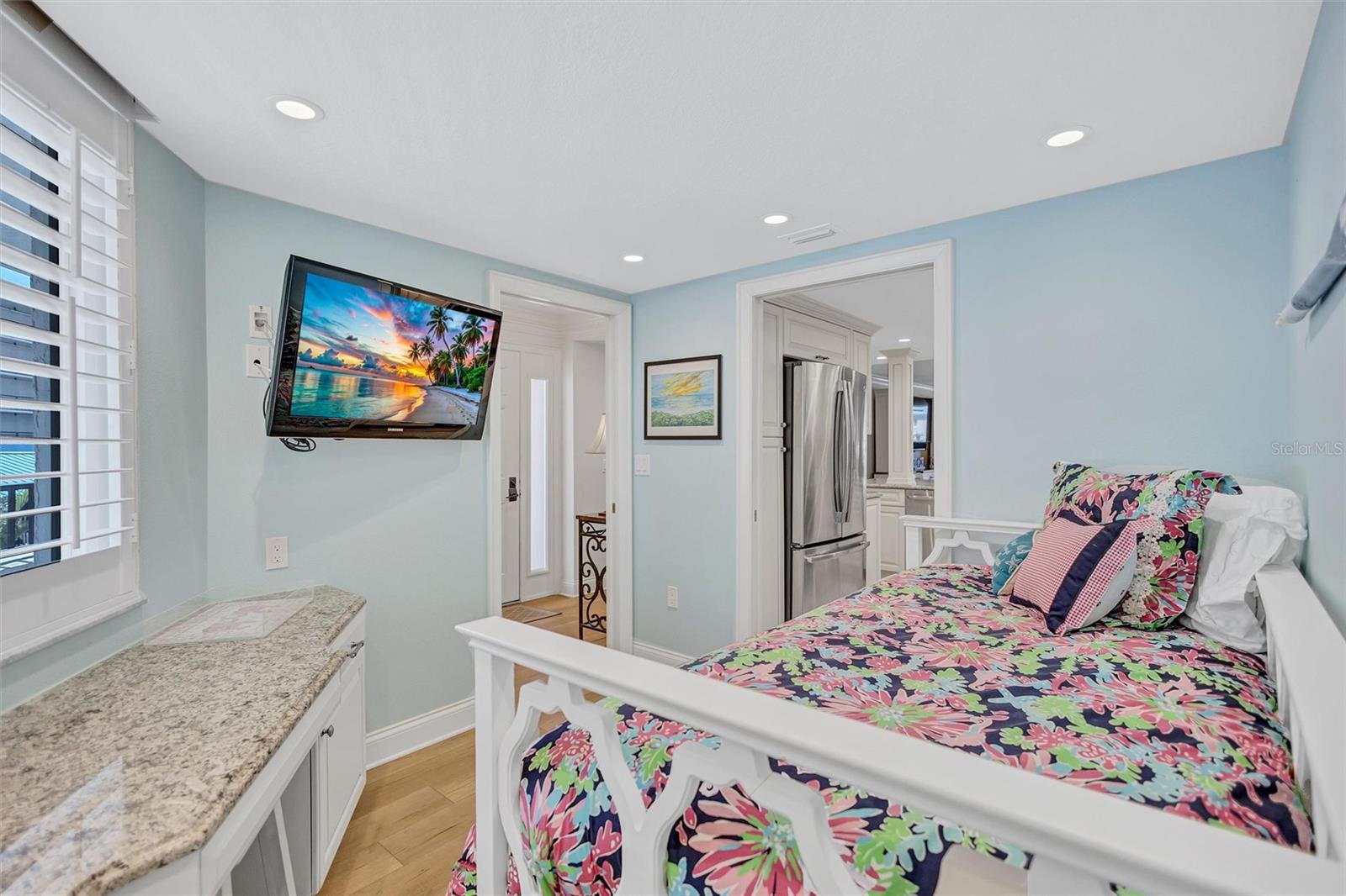 5880 MIDNIGHT PASS RD #206