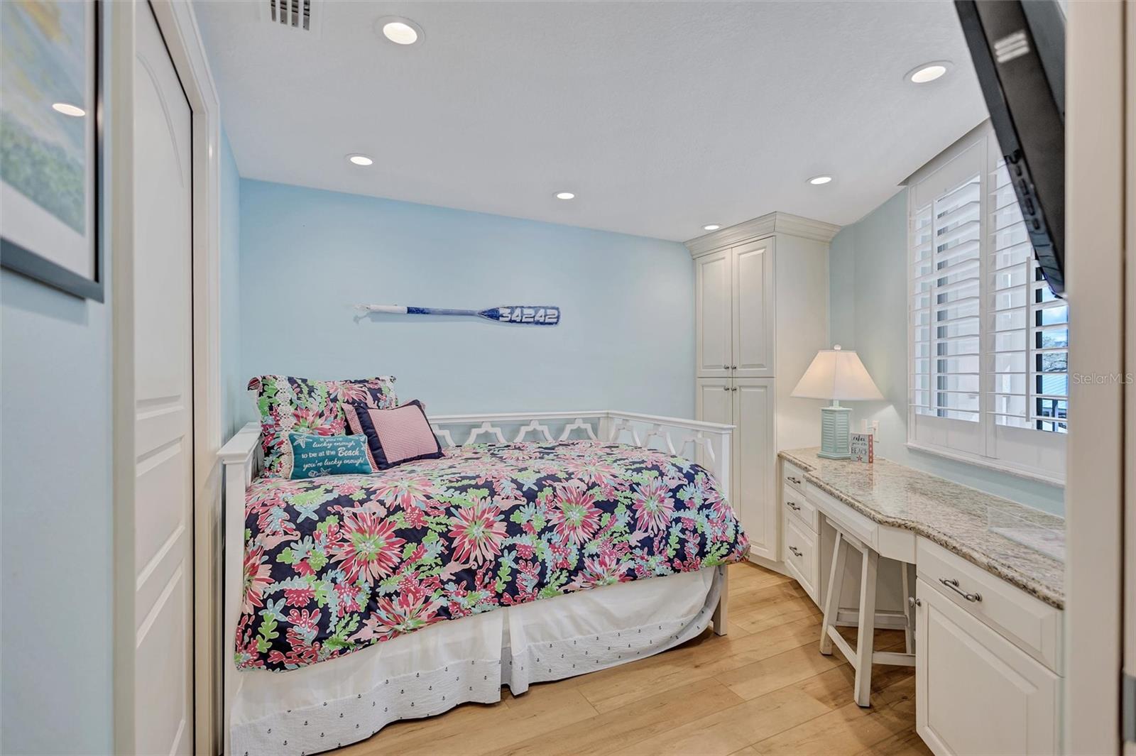 5880 MIDNIGHT PASS RD #206