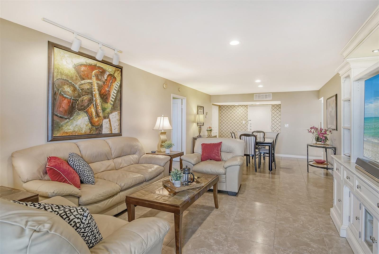1125 W PEPPERTREE DR #706