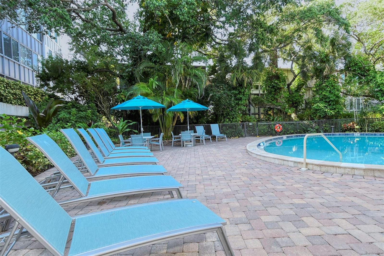 1125 W PEPPERTREE DR #706