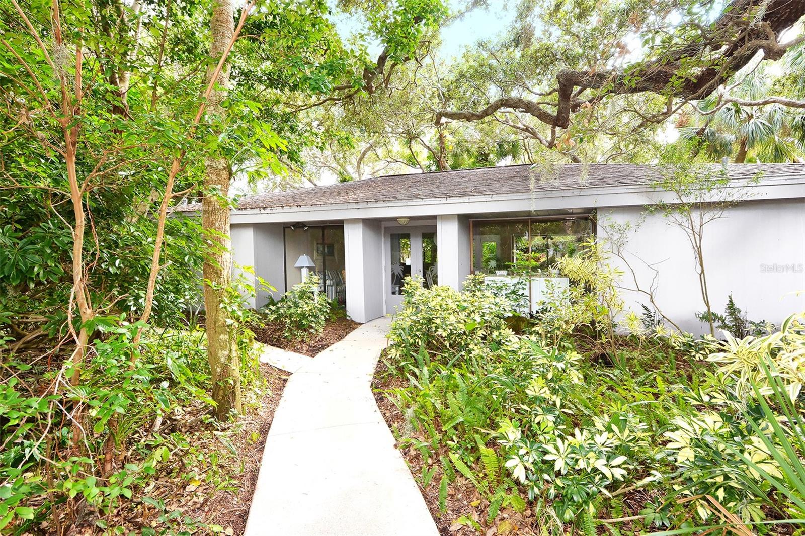 1125 W PEPPERTREE DR #706