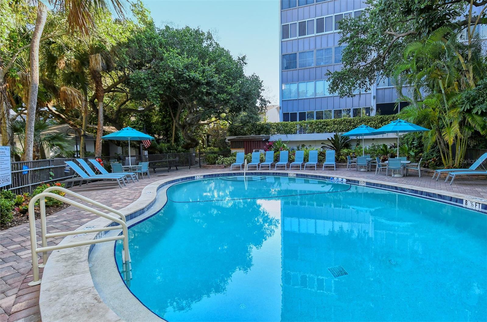 1125 W PEPPERTREE DR #706