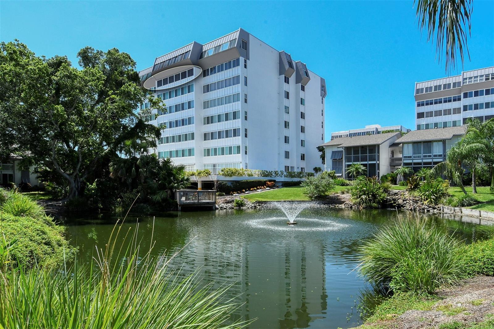 1125 W PEPPERTREE DR #706