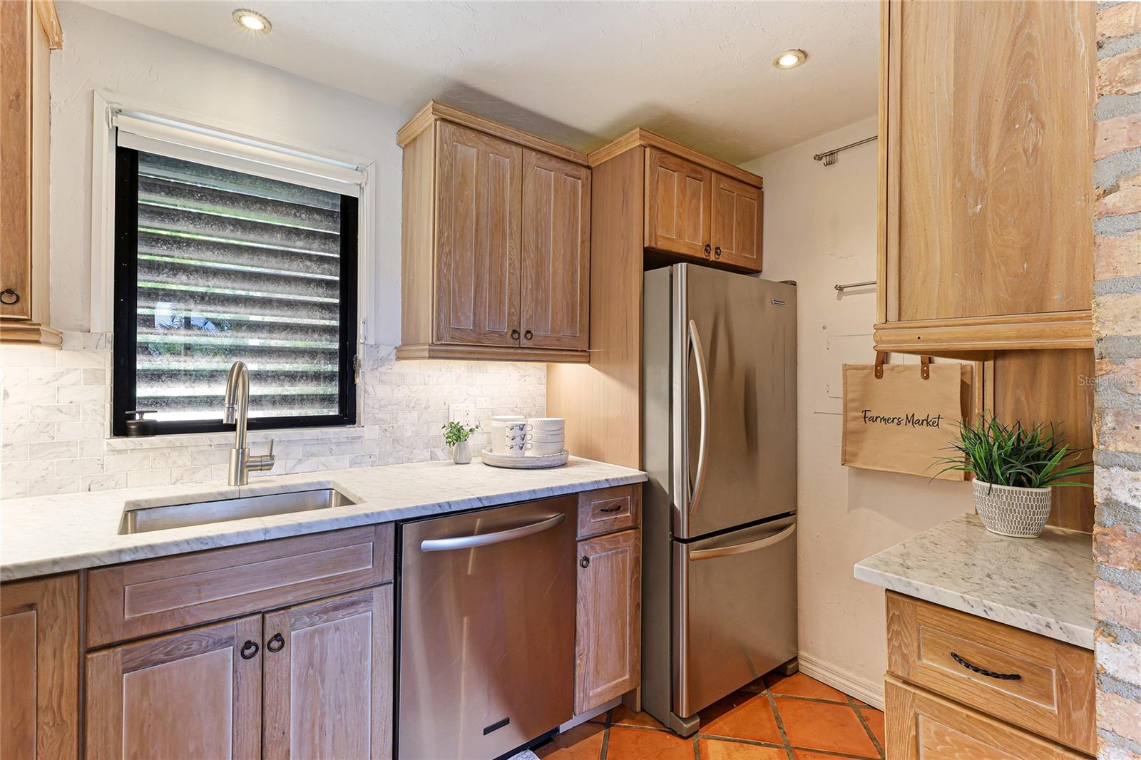 11 SANDY COVE RD #8F