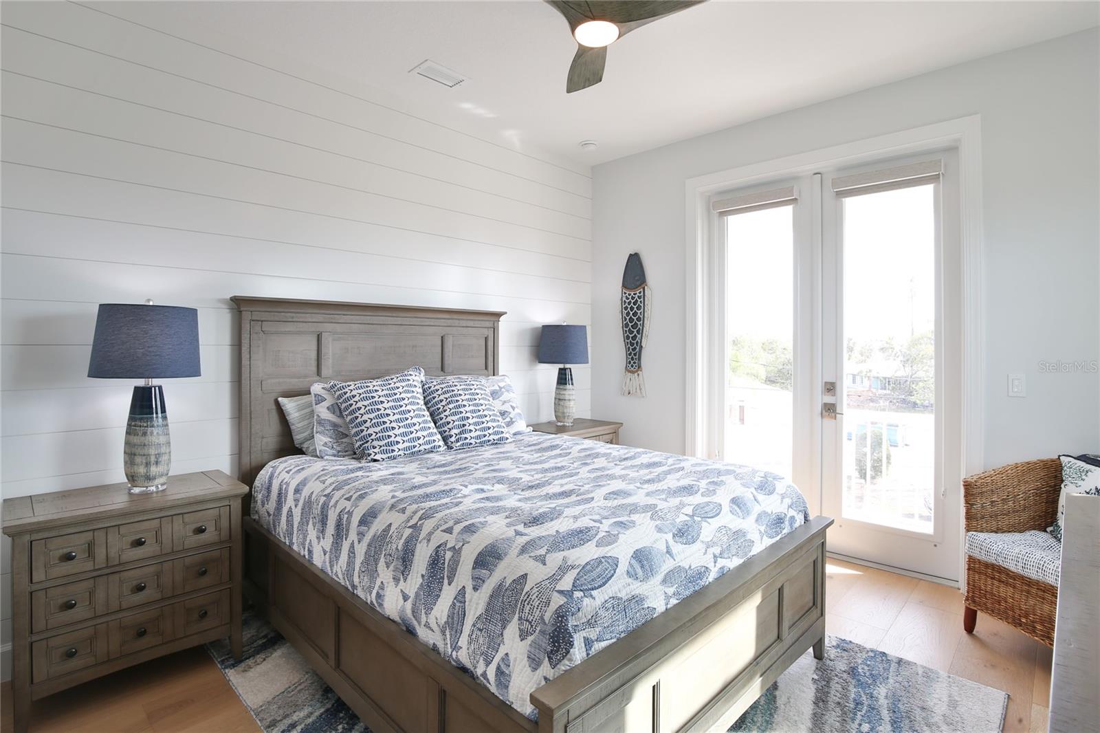 262 ISLAND CIR
